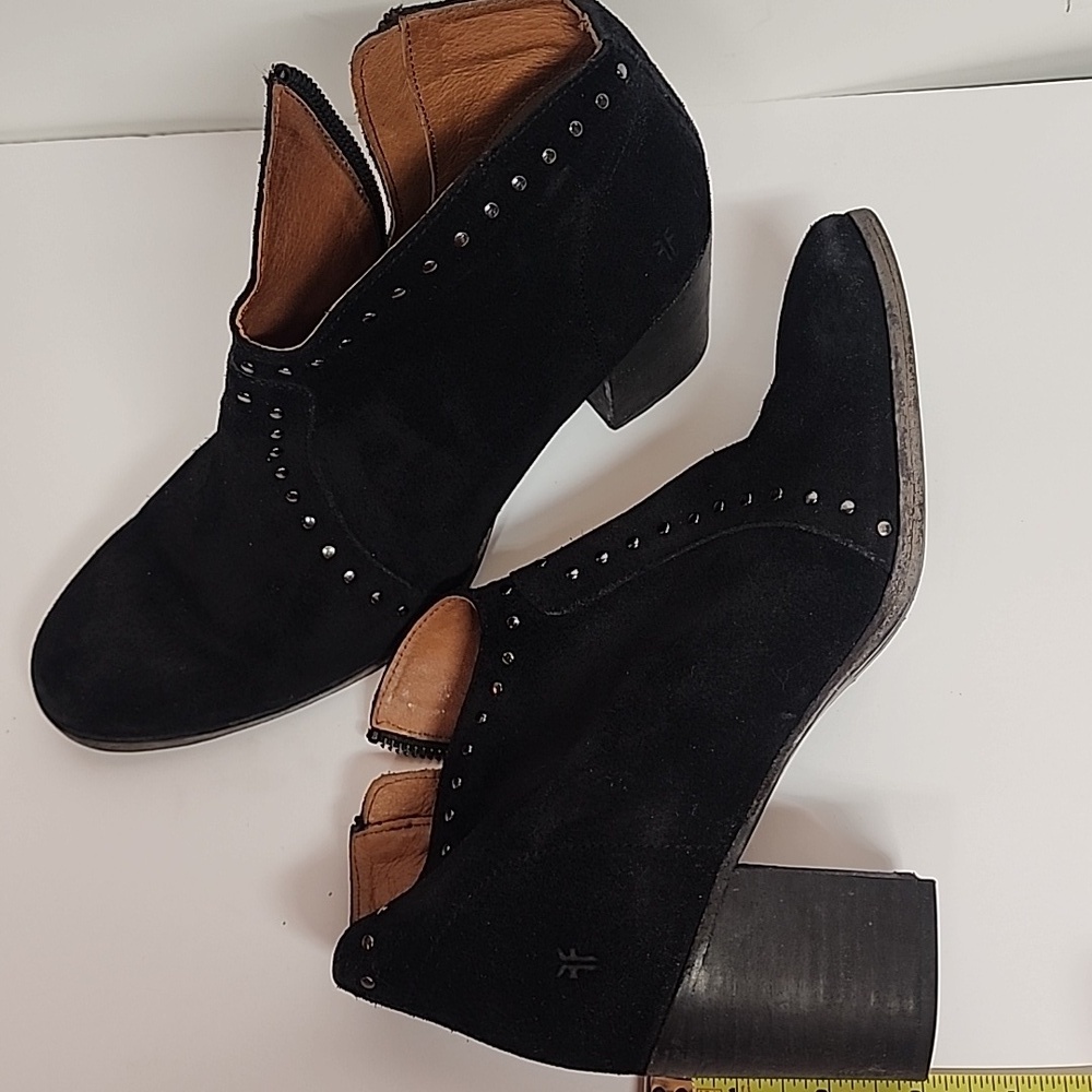 FRYE Nora black ankle boots with studded detail 2 3/4 chunky heel sz 8B Western - Picture 10 of 12